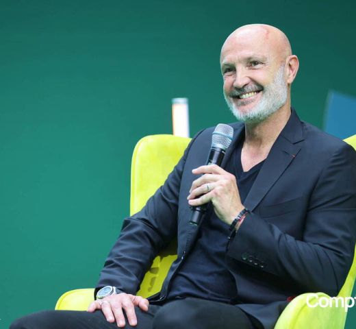 L'animateur Frank Leboeuf sur scène pour Pennylane.