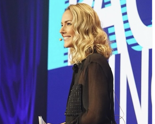 Animation d'event professionnel avec l'animatrice Sandy Heribert